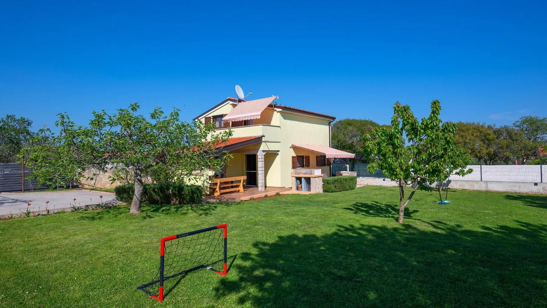 2 Bedroom Cozy Home In Pula Tatil Evi